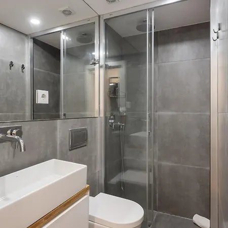 Arroios Urban Escape With Mezzanine Apartment